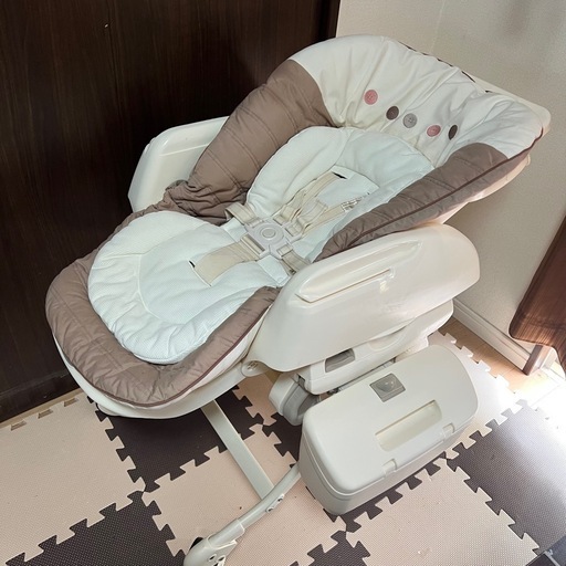 【お取引中】コンビ ネムリラ　オートスウィング ハイローチェア