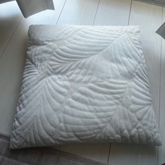 Francfranc クッション白