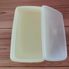 （新品）タッパーウェア食品保存容器 2個セット 透明・淡い黄色の画像
