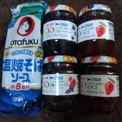 イチゴ、ブルーベリー、3種ミックスジャムと塩焼きそばソース