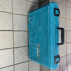 マキタ急速充電器　　 ケース付きの画像
