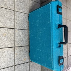 マキタ急速充電器　　 ケース付きの画像