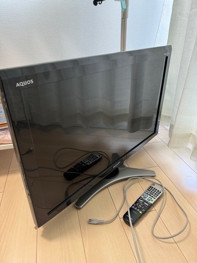 シャープ　AQUOS 32型液晶 テレビ