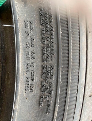 新古タイヤ295/40R19