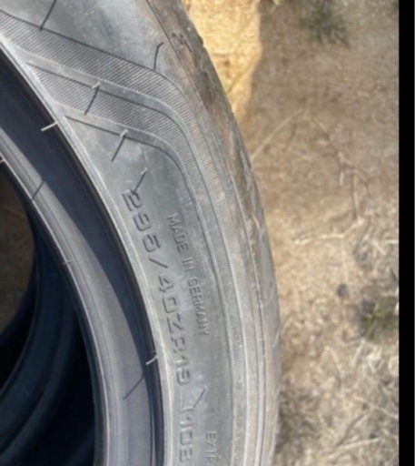 新古タイヤ295/40R19