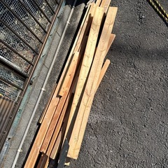 店舗内部解体。木材。の画像