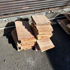 店舗内部解体。木材。の画像