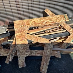 店舗内部解体。木材。の画像