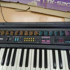 【値下げ！】CASIO CTK-520L キーボード 光ガイド 1996 黒 通電起動音出し確認済 箱、ACアダプター付 カシオの画像