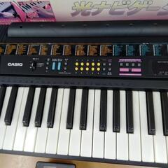 【値下げ！】CASIO CTK-520L キーボード 光ガイド 1996 黒 通電起動音出し確認済 箱、ACアダプター付 カシオの画像