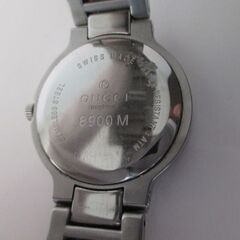 本物 GUCCI 8900M シルバー文字盤 SS クオーツ グッチ メンズ 腕時計 3針 ステンレススチール 箱付き バックル留まらない 電池交換済み 苫小牧西店の画像
