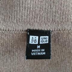 ユニクロ　ベージュタートルニットМの画像