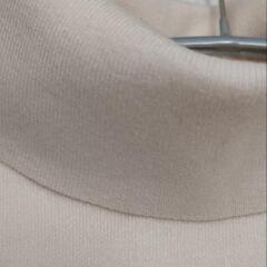 ユニクロ　タートルセーター　Мの画像