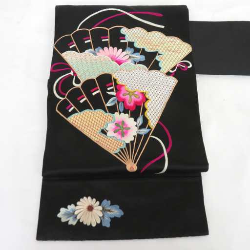 名古屋帯 正絹 アンティーク 日本刺繍 繻子織り 扇子柄 お太鼓柄 九寸なごや帯 黒色 仕立て上がり レトロ着物 長さ361cm 【キモノオフ野々市若松店】