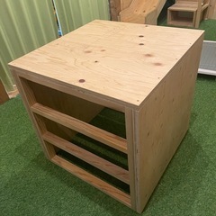 合板製　お立ち台
