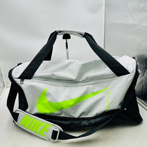 【❗️✨スポーツ＆旅行✨❗️】NIKEダッフルバッグ Mグレー大容量で使い勝手抜群❗️