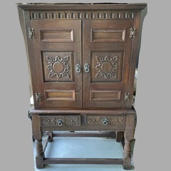 Old Charm 高級木製キャビネット　イギリス製アンティーク家具