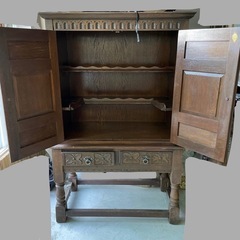 Old Charm 高級木製キャビネット　イギリス製アンティーク家具の画像