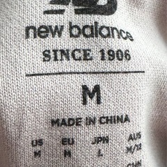 ニューバランス　パーカーワンピースの画像