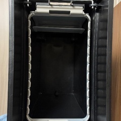 KEYUCA両開きダストボックス L（27L） ブラック ゴミ箱の画像