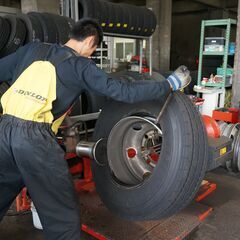 トラックのタイヤホイル交換社員募集【未経験者・無資格者OK】の画像