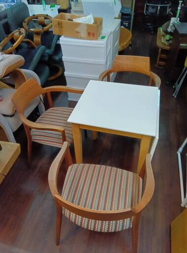 【￥12,800-】キッチン家具 ジスタ ハイグロス 伸縮テーブル イス3脚付き