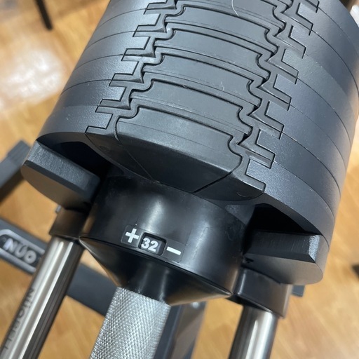 NUO/ヌオ　32kg×2個　可変式ダンベルセット　スタンド付き