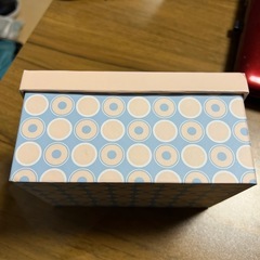 【中古品】ほぼ新品　紙の箱の画像