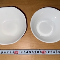 白い食器の画像