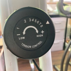 エルゴノミックデザインのフィットネスバイク、テンション調整機能付き。の画像
