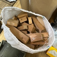 薪等に