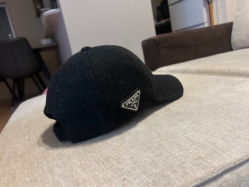 PRADA 冬キャップ