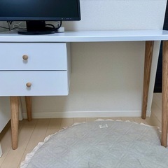 ニトリ　北欧調スリムデスクの画像