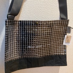 ニコアンド ビニールショルダーバックの画像