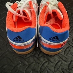 新品adidasシューズ　21cmの画像