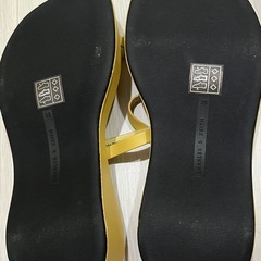 charles & keith サンダル
の画像