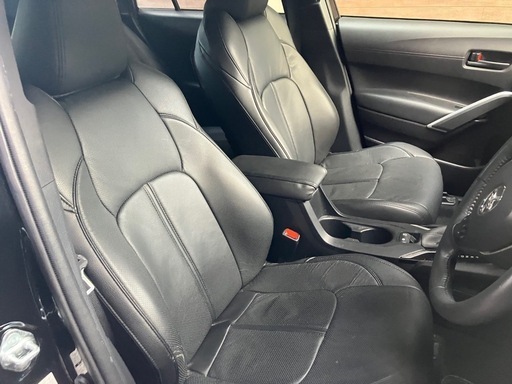 カローラクロス　レザーシートカバー