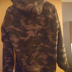 BEAMSメンズパーカーの画像