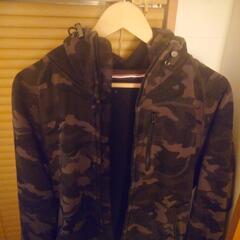 BEAMSメンズパーカーの画像