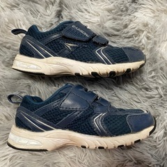 瞬足　2足で800円！スニーカー　靴　16 16.5 室見ガーデン　赤坂ガーデン　百道ガーデン　保育園の画像