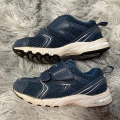 瞬足　2足で800円！スニーカー　靴　16 16.5 室見ガーデン　赤坂ガーデン　百道ガーデン　保育園の画像
