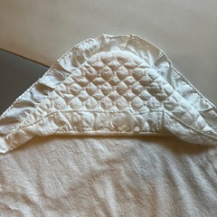 ホワイト刺繍キルティング生地おくるみの画像