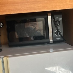 冷蔵庫とレジ機の画像