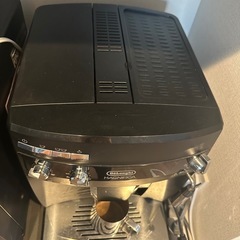 Delonghi/ESAM03110 コーヒーメーカー MAGNIFICA ブラックの画像