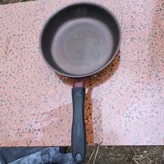 無料です～22cm フライパン　（他の品を買ってくれる方を優先します