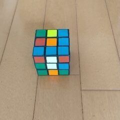 ルービックキューブ、オセロゲーム、チェス＆トランプセットです。