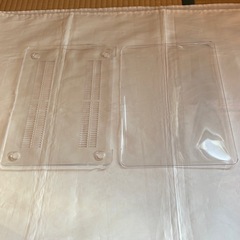 MacBook Air/Pro 13インチ M1用の保護フィルムとケースの画像
