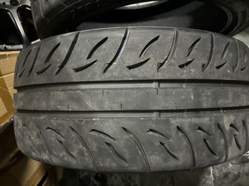 車のパーツ valino 08r235/40r17