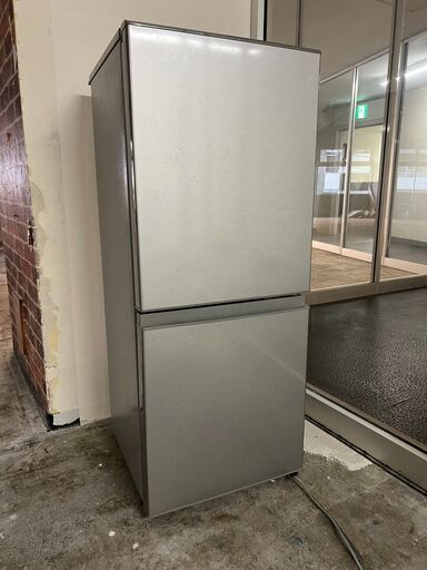 中型の冷凍冷蔵庫 (126L)