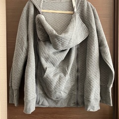 抱っこしながら着れるパーカー？